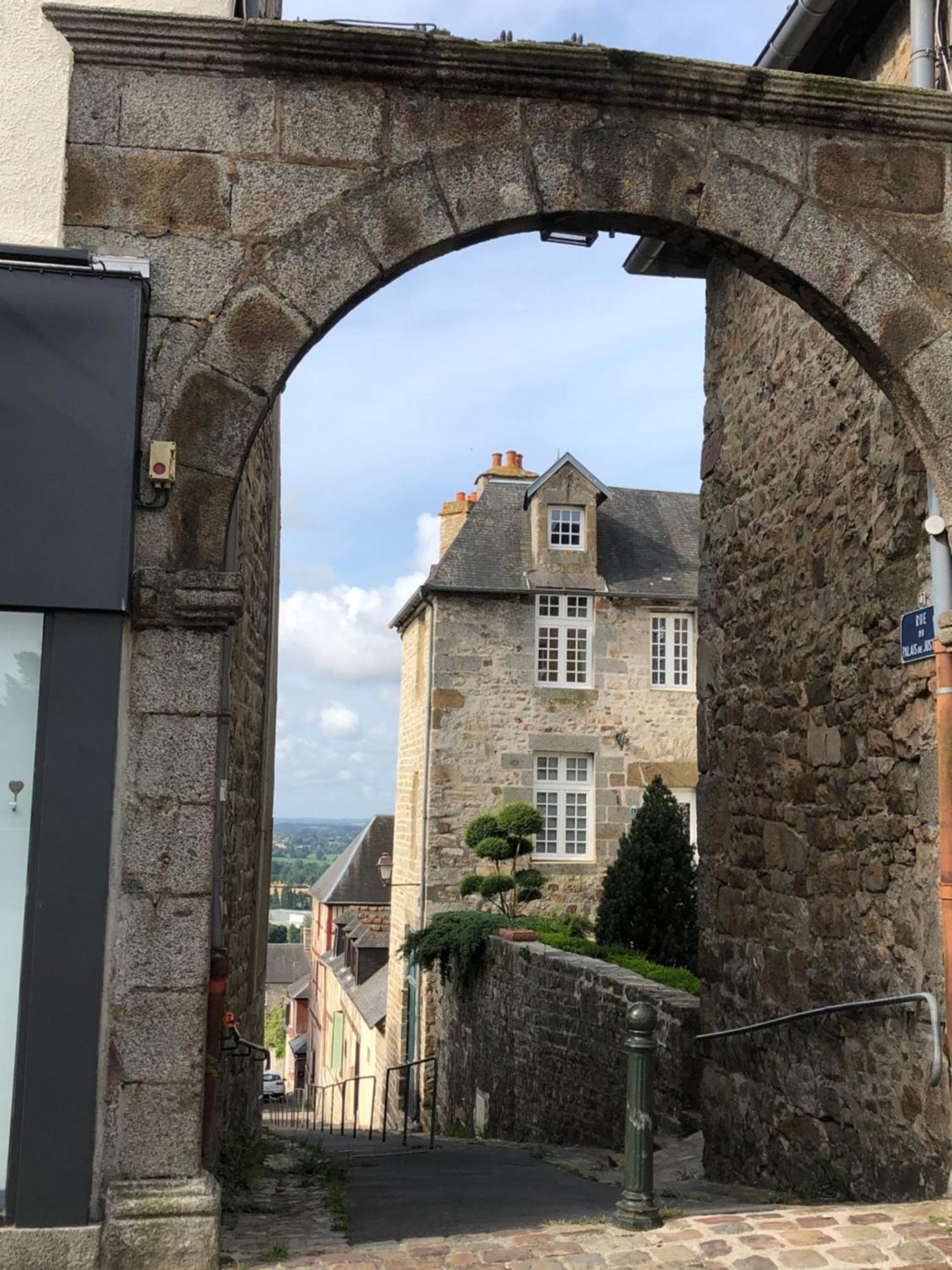 La Maison Sur Les Remparts Domfront  Εξωτερικό φωτογραφία